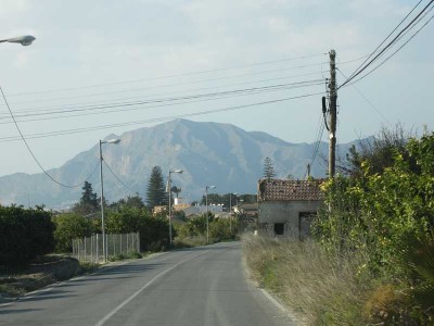 Ortseinfahrt von Jacarilla (Foto Josefine)