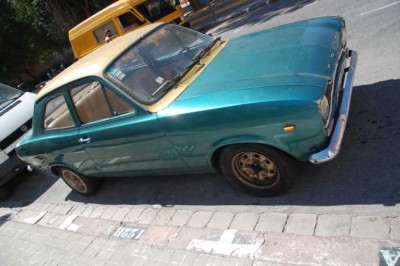 ...auch alte Autos sieht man - wie auf Kuba.
