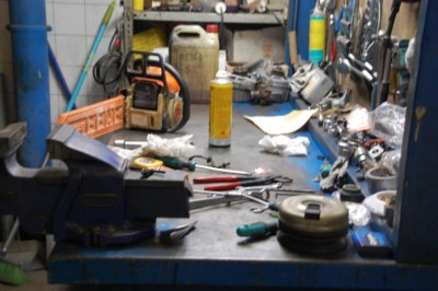 K640_Arbeitsplatz.JPG (112.37 KiB) 1441 mal betrachtet Pepe mit den goldenen Fingern wollte nicht mit aufs Bild: sein Arbeitsplatz