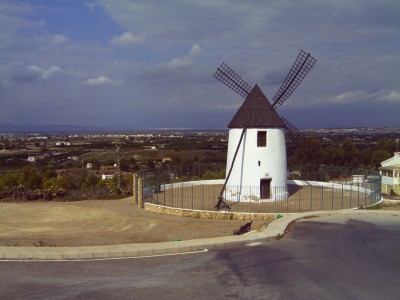 Molino de viento y Paisaje<br />Foto © baufred