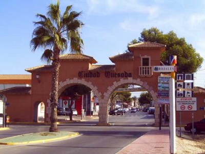 Portal der Ciudad Quesada<br />Foto © baufred