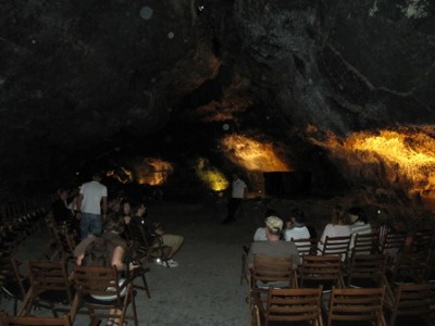 Cueva de los Verdes - Konzertsaal.jpg