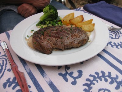 IMG_0549.JPG (4.1 MiB) 3714 mal betrachtet Entrecôte con salsa de Roquefort o pimienta verde