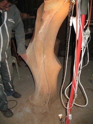 4 Kunst Alter Olivenbaum 03.29.08 075.JPG (48.16 KiB) 3934 mal betrachtet Ein pensionierter Städteplaner fertigt aus alten Olivenbäumen moderne Skulpturen