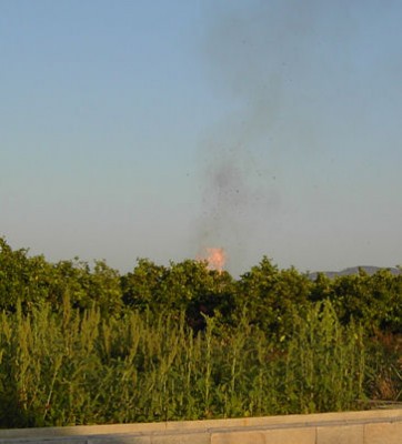 Die Flammen sind insgesamt hier etwa 4 bis 5 m hoch