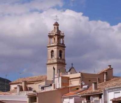 Turm der Iglesia San Miguel Arcángel in Benissivà