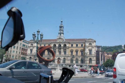 A - Rathaus - Blick vom Kreisel DSC_0111.JPG (110.9 KiB) 8155 mal betrachtet Endlich das Rathaus in Sicht, wir befinden uns noch in der Warteschlange, im Kreisel.