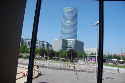 A-Benachbarter Iberdrola-Glaspalast.JPG (108.2 KiB) 8166 mal betrachtet Der benachbarte Iberdrola-Glaspalast