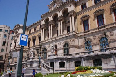 Am Ziel unserer Wünsche angekommen: das Rathaus von Bilbao