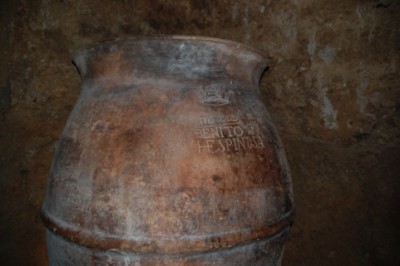 Tinaja mit Inschrift