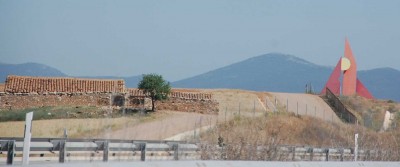 DSC_0688.JPG (82.41 KiB) 9783 mal betrachtet 11.34 Uhr - Moderne Kunst neben altem Bau