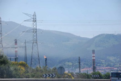 An der Küste wechselten hässliche Industrieanlagen ab mit