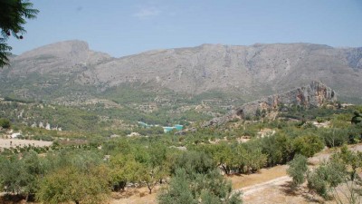 Ausblick vom Dorf auf den Stausee von Guadalest