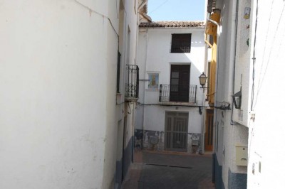 An der Costa Blanca: Enge, schattige, aber schmucklose Gassen