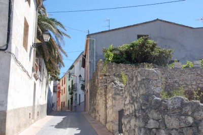 Alcalà - Alte neben neuen Mauern.