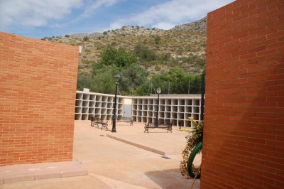 Friedhof 4.JPG (150.67 KiB) 8471 mal betrachtet Neu angelegter Friedhof