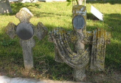 Friedhof1.JPG (122.57 KiB) 9698 mal betrachtet Alte Grabsteine