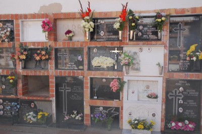 3 Bei manchen Fefehlt das Geld für eine PlatteDSC_0514.JPG (152.5 KiB) 9597 mal betrachtet Friedhof im Hinterland, manch einem fehlt das Geld für eine Grabplatte