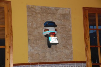 Das "Hinterteil" des von sol fotografierten Rollers kann man im Lokal bewundern.