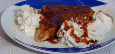 Nachspeise: Obstsalat *) (allerdings aus der Dose, dafür war der selbst gebackene Kuchen hervorragend, alternativ gab es einen Flan.