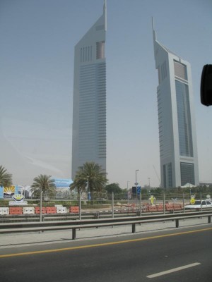IMG_6070Die Emirates Towers.JPG (46.23 KiB) 2649 mal betrachtet Die Emirates Towers