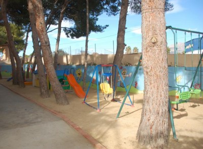 Spielplatz hinter dem Haus