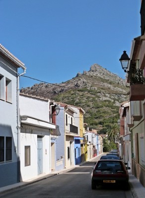 Im Hintergrund: Sierra Segaría (Foto Citronella)