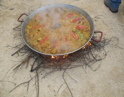 Paella - Fira Sant Antoni (105).jpg (83.47 KiB) 3982 mal betrachtet Fragt mal eine/n Spanier/in, welche Art der Zubereitung sie/er bevorzugt :))