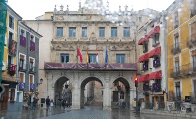 A regennasse Straßen - ayuntamiento DSC_0536.JPG (135.53 KiB) 9775 mal betrachtet Das Rathaus (ayuntamiento) wurde im Jahre 1733 nach Plänen von Jaime Bort erbaut.