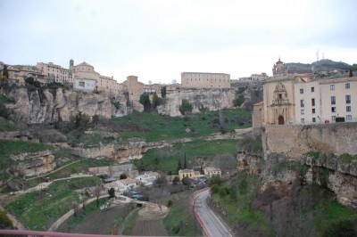 Cuenca Aussicht auf die Schlucht des Huécar von der Puente de San Pablo 100 m tief A DSC_0471.JPG (143.78 KiB) 7895 mal betrachtet Aussicht von der Puente de San Pablo. Die Schlucht des Huécar ist 100 m tief. Links die Altstadt, recht das Convento de San Pablo, heute Parador nacional