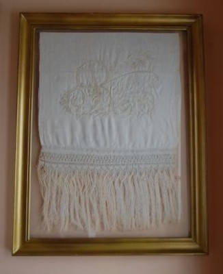 Altes Tuch unter Glas
