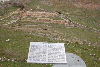 1 Ausgrabungen Foro DSC_0431.JPG (133.07 KiB) 7785 mal betrachtet Blick auf das Forum von oben