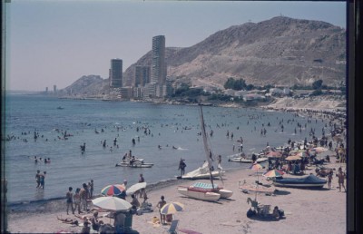 Alicante 1961.jpg (58.15 KiB) 5203 mal betrachtet Foto 1961 (?): El Gran Sol links (?), la Torre Riscal rechts (?)<br />Marix weiß wahrscheinlich besser, ob die Anordnung in der Reihenfolge stimmt.