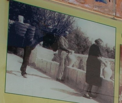4 Historisches Foto.JPG (77.29 KiB) 7580 mal betrachtet Dieselbe Waschstelle (andere Perspektive) auf einem historischen Foto