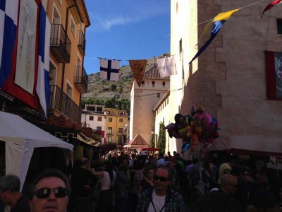 A Menschenmassen.JPG (52.42 KiB) 4901 mal betrachtet und Menschenmassen