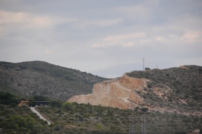 Raubbau an der Natur - Steinbruch bei Gata de Gorgos