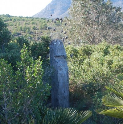 Skulptur mit &quot;Kopfschmuck&quot;