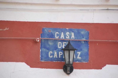 Schild über dem Haus des Capataz (Vorarbeiter)