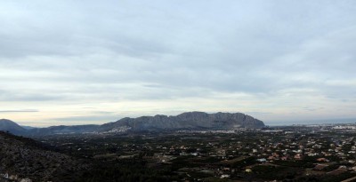 DSCN3499.jpg (90.63 KiB) 4015 mal betrachtet Im Hintergrund des Fotos: die Sierra Segaría