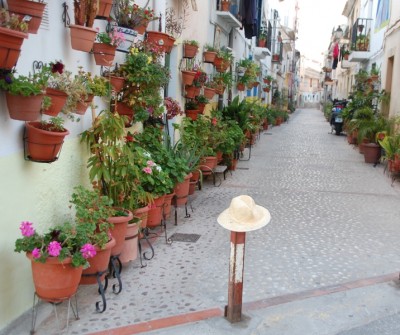 Blumengeschmückte Gasse<br />© Oliva B.