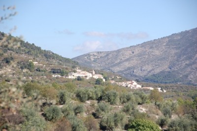 19 in der Ferne liegenden Dörfern.JPG (112.81 KiB) 2073 mal betrachtet und sahen Dörfer in der Ferne hinter uns liegen.