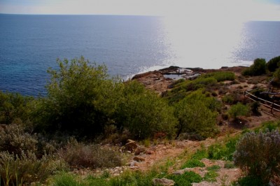 Blick vom Parkplatz an der Aula del Mar