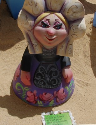 Detail - Der dazugehörige Spruch lautet:<br />"Es ist bekannt, dass man in Alicante die schönsten Mädchen auf den unvergleichlichen Fiestas kennenlernen kann." -