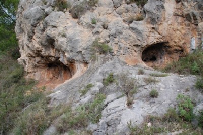 27 Felsen.JPG (123.8 KiB) 2039 mal betrachtet eindrucksvolle Felsen am Wegesrand