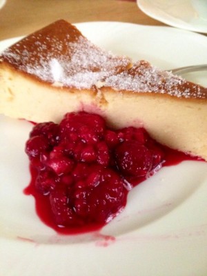 Käsekuchen mit Himbeer-Mus