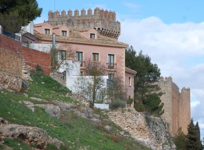 Palacio de Alarcón, im Hintergrund der Parador