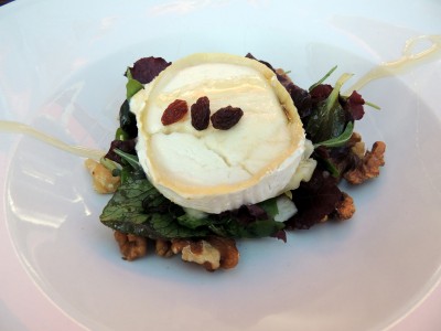 DSCN4053.JPG (1.68 MiB) 2445 mal betrachtet Salat mit Ziegenkäse und Walnüssen<br />(Vorspeise Tagesmenü)