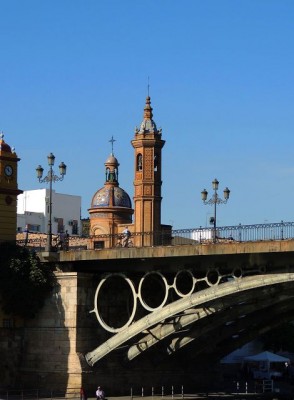 Mercado de Triana y capilla del Altozano