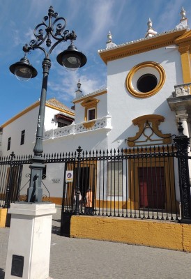 Plaza de Toros de La Maestranza.jpg (192.79 KiB) 3301 mal betrachtet Der Eingang zur Arena