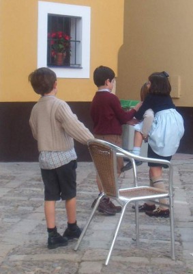 Ringelreihen.jpg (43.66 KiB) 3239 mal betrachtet Ringelreihen<br />diese Kinder müssten jetzt schon erwachsen sein..